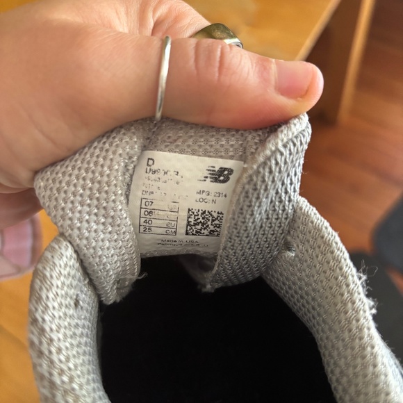 New Balance 990v4 - Picture 2 of 4